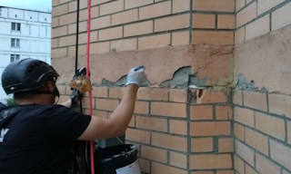 Обследование фасада здания в Ахтубинске в октябре